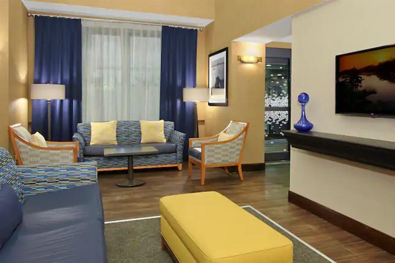 Hampton Inn & Suites Madisonville Exteriér fotografie